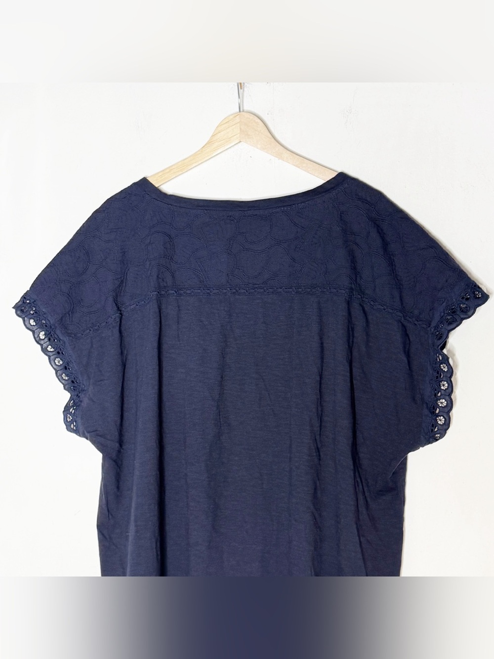Talbots Set of 2 Embroidered Lace Detail V Neck Boxy Tee Shirt 3X White Navy - Picture 7 of 14